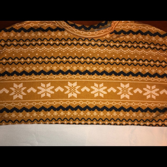 🎉HPx2🎉1 LEFT: Med 💛Yellow Shift Blouse w/ ❄️ - Picture 7 of 7